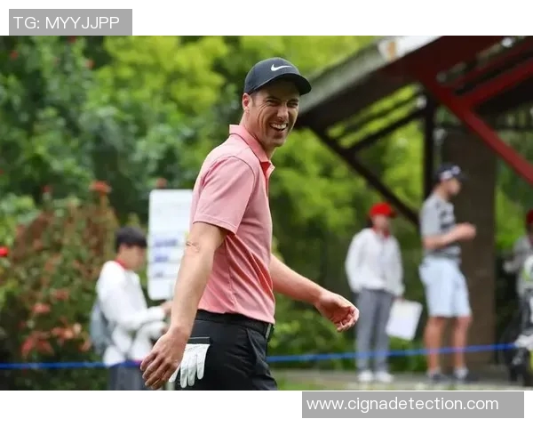 足球明星们的咖啡时光：赛场之外的轻松一刻与精彩瞬间分享